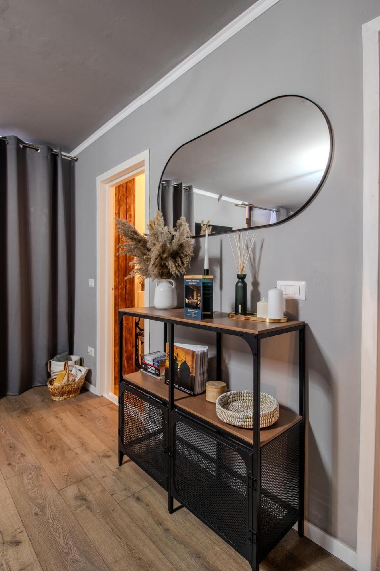 Old Town Apartment Craiova Ngoại thất bức ảnh
